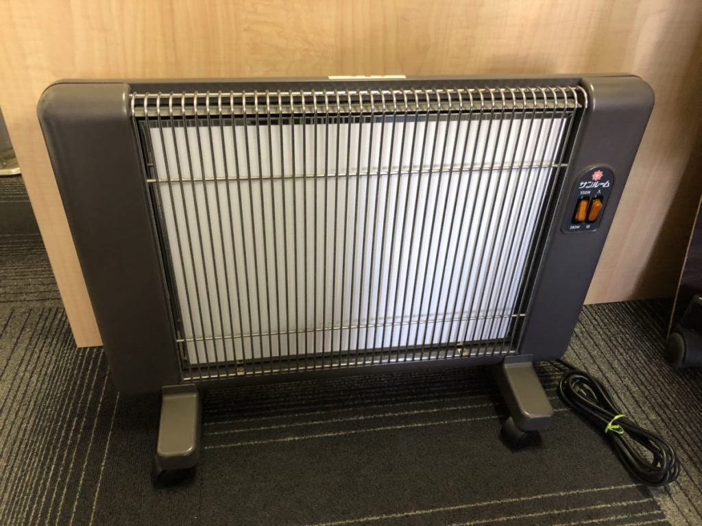 温かい！遠赤外線輻射式暖房器・サンルーム550N型（H） - 電気ヒーター